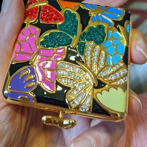 ESTÉE LAUDER

x Monica Rich Kosaan Butterfly Dance